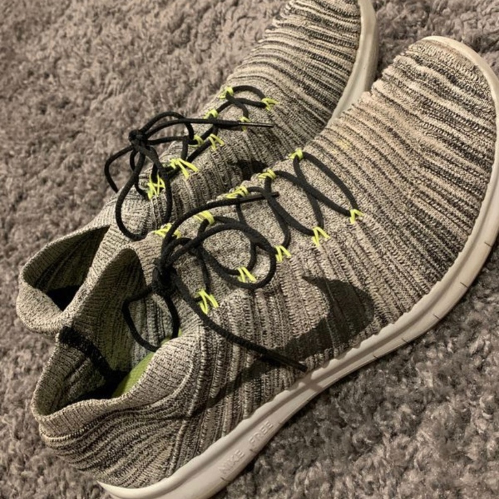 NIKE FREERUNS